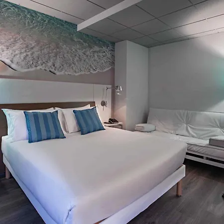Ibis Styles فندق آكورونيا