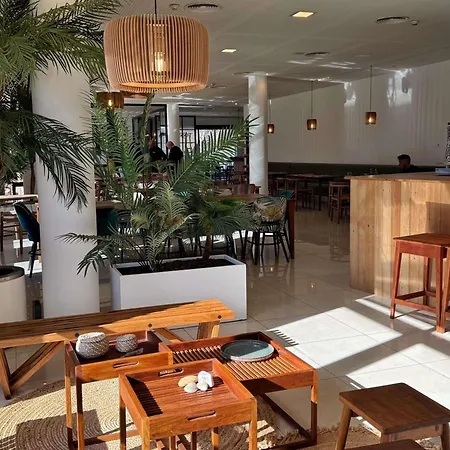 Ibis Styles آكورونيا