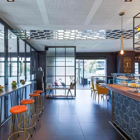 Ibis Styles מלון א-קורוניה