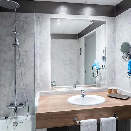 מלון Ibis Styles א-קורוניה