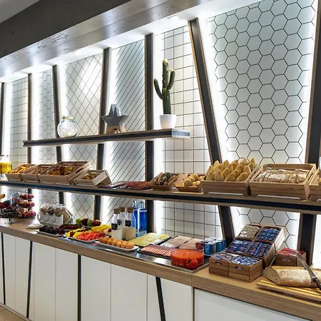 فندق Ibis Styles آكورونيا